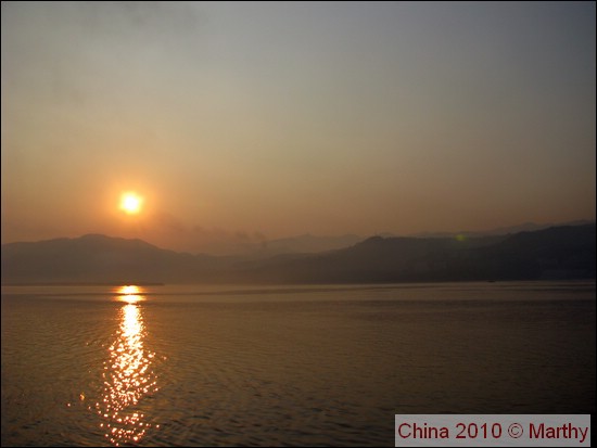 Zonsondergang op de Yangtze rivier 